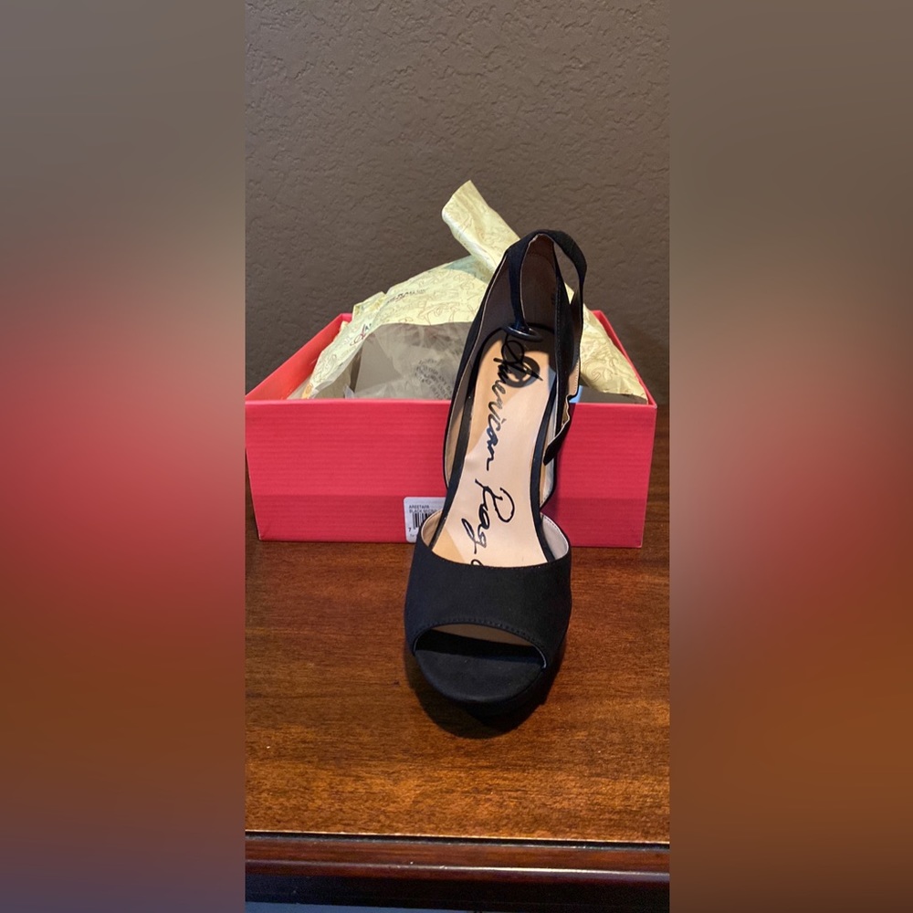American Rag Shoes - Picture 2 of 2